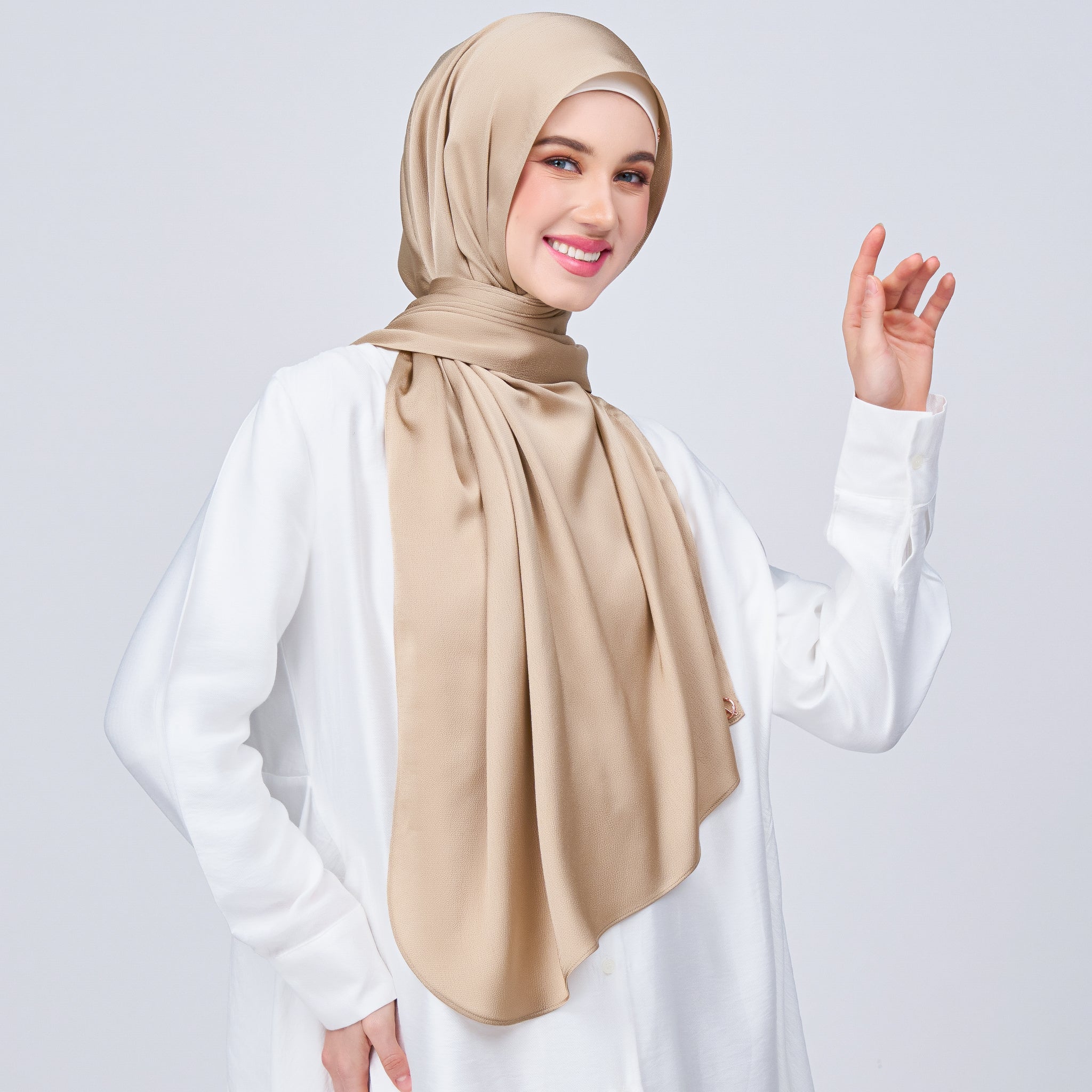 Instant Tag 'n Go Satin Bulle Shawl - Nude Chai