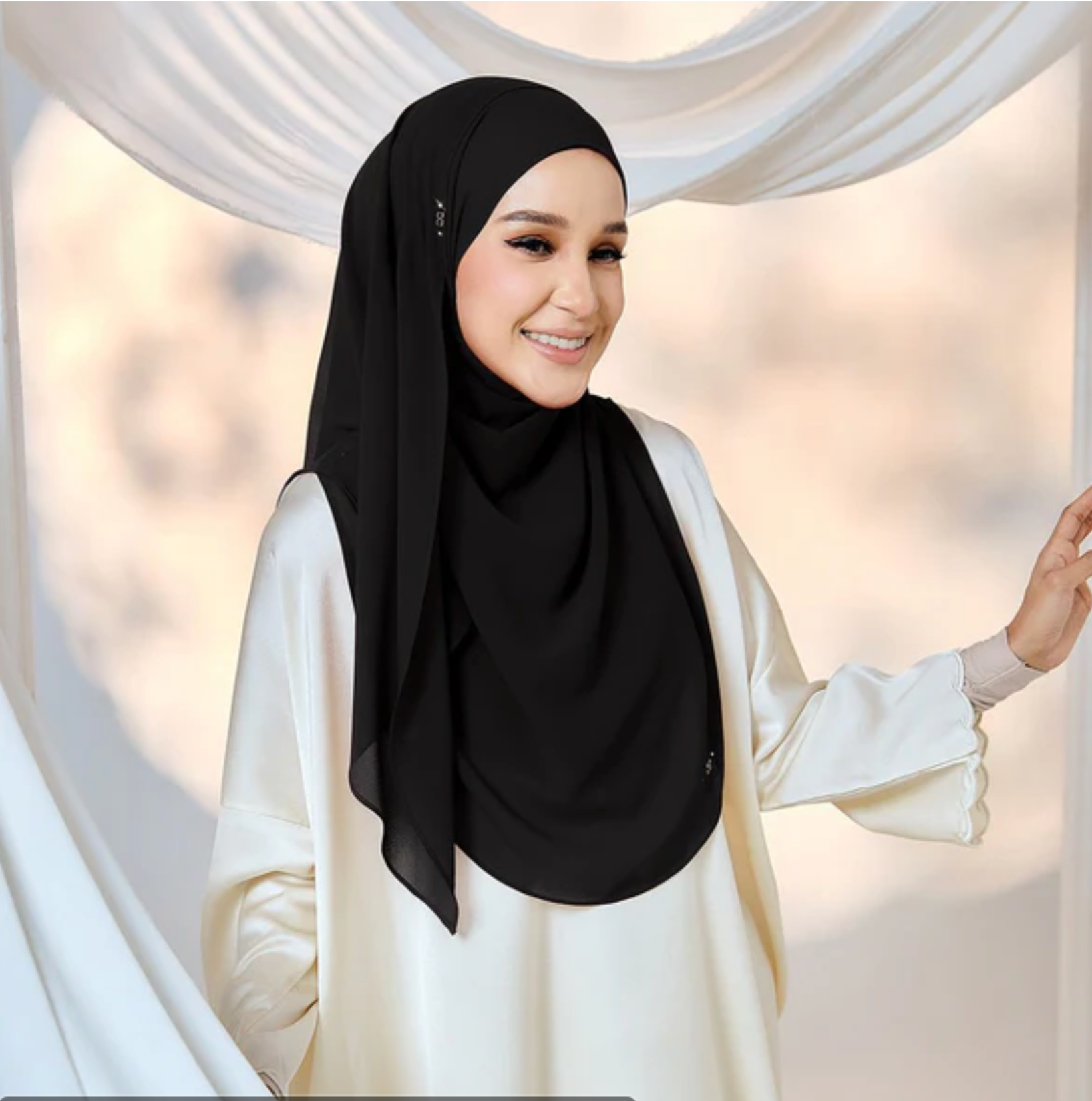 Prettily-So in Black
