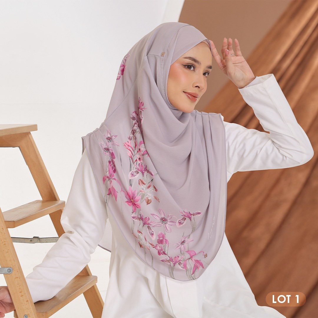Tweely-So Petal Poise in Frosty Taupe