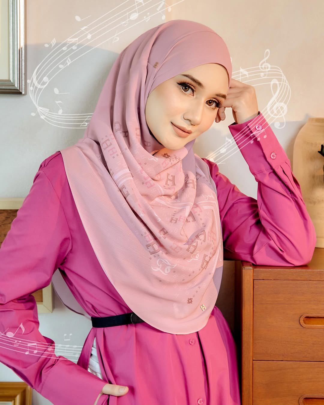 Tweely-So Signature in Rosy Brown