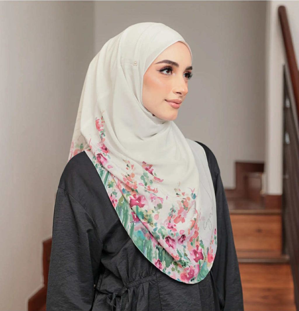 Tweely-So Meadow in Moon Pearl