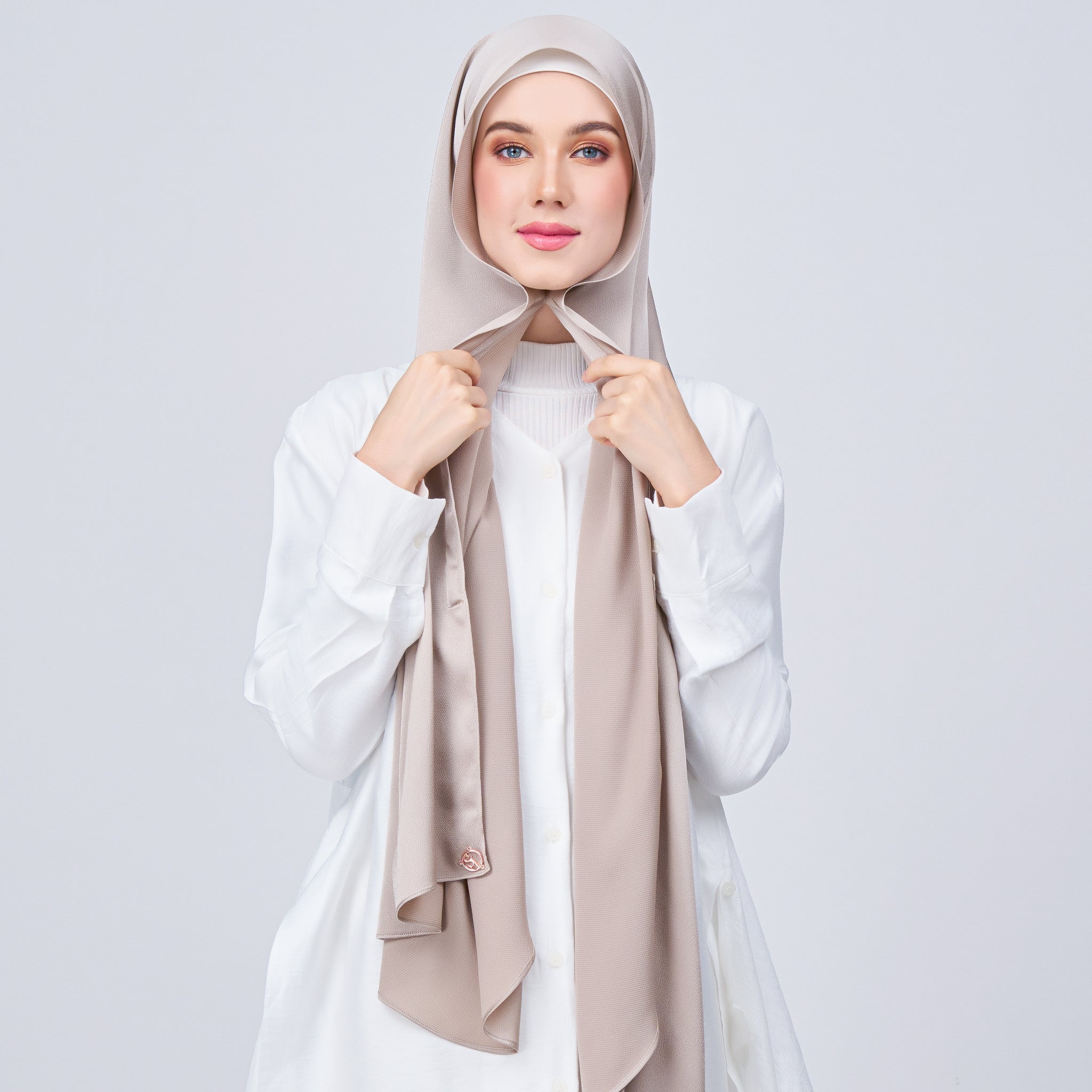 Instant Tag 'n Go Satin Bulle Shawl - Elegant Taupe