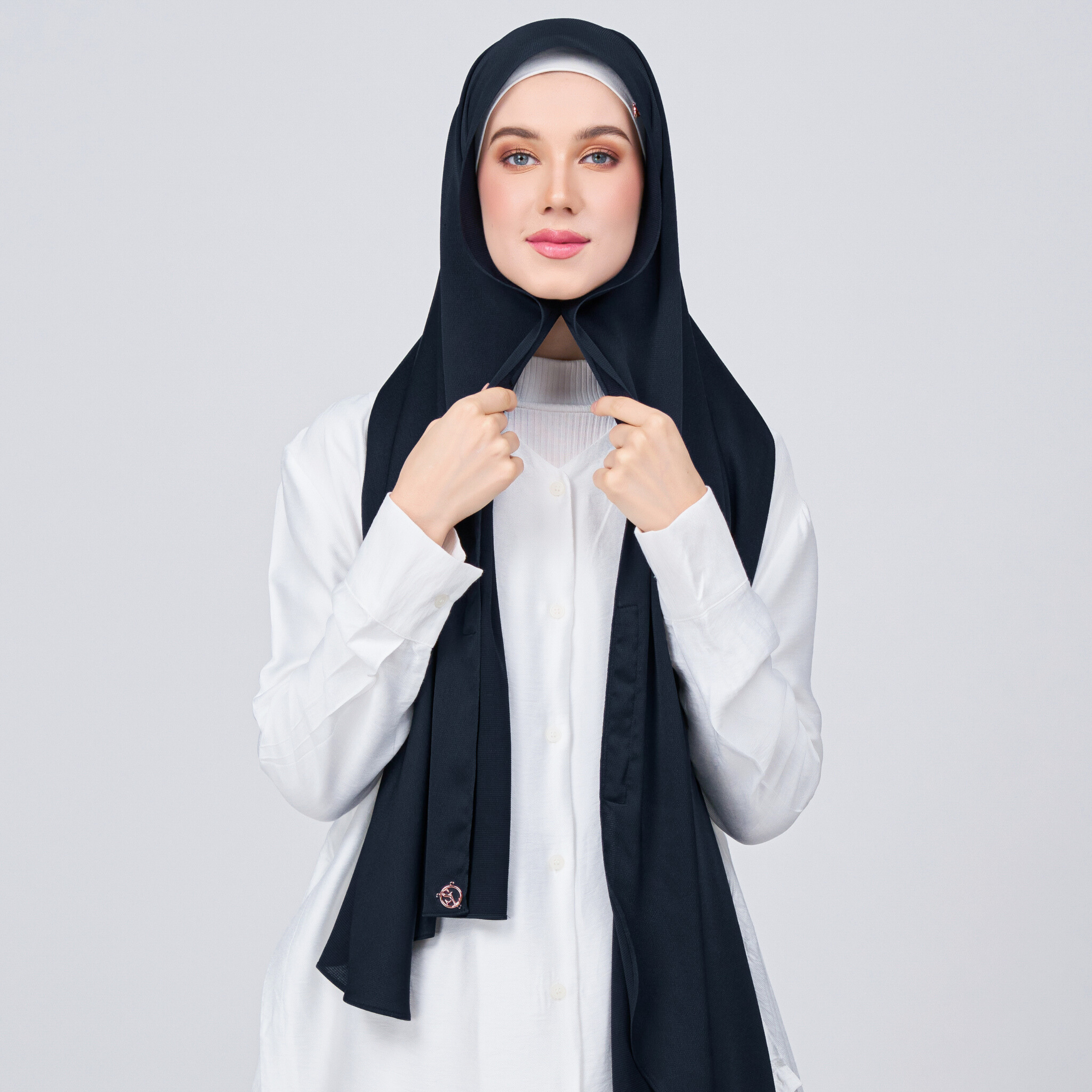 Instant Tag 'n Go Satin Bulle Shawl - Pitch Black